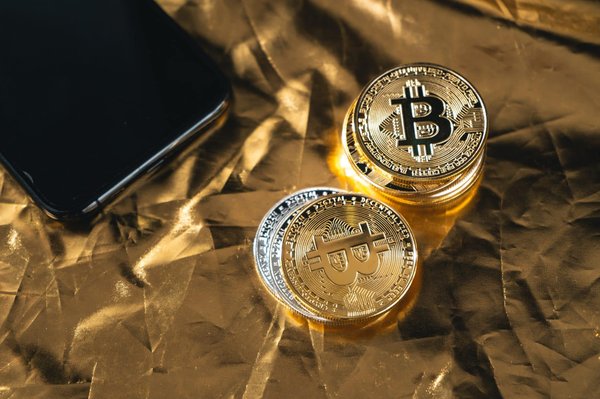 Investir dans les cryptomonnaies : Opportunités et risques